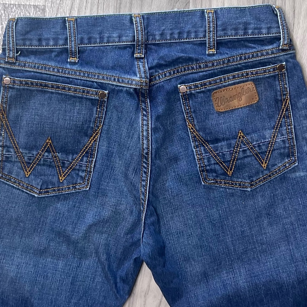 Wrangler Retro Slim Straight Men’s
Like New 32 x 32
ITEM 88MWZRT